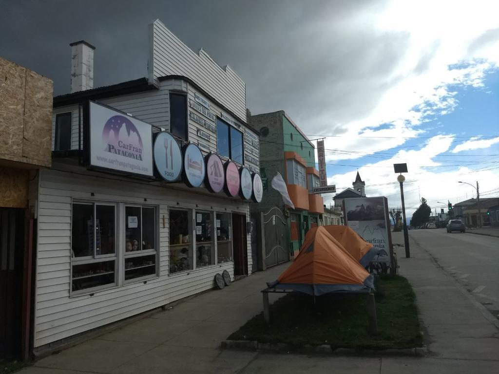 Carfran Patagonia Hostel Пуэрто-Наталес Экстерьер фото