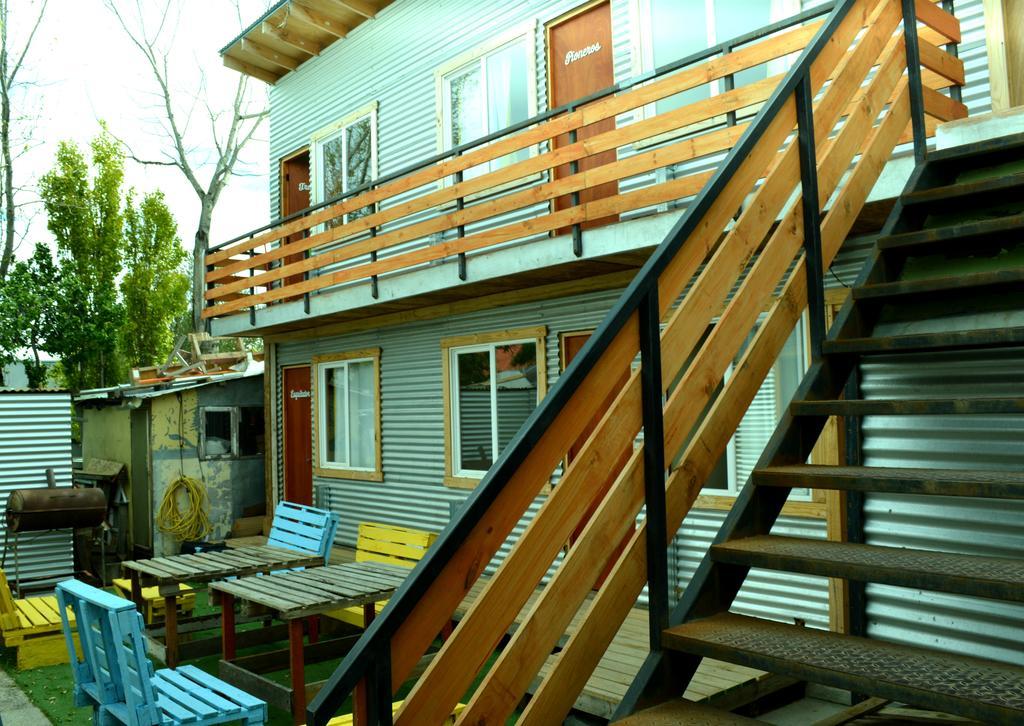 Carfran Patagonia Hostel Пуэрто-Наталес Экстерьер фото